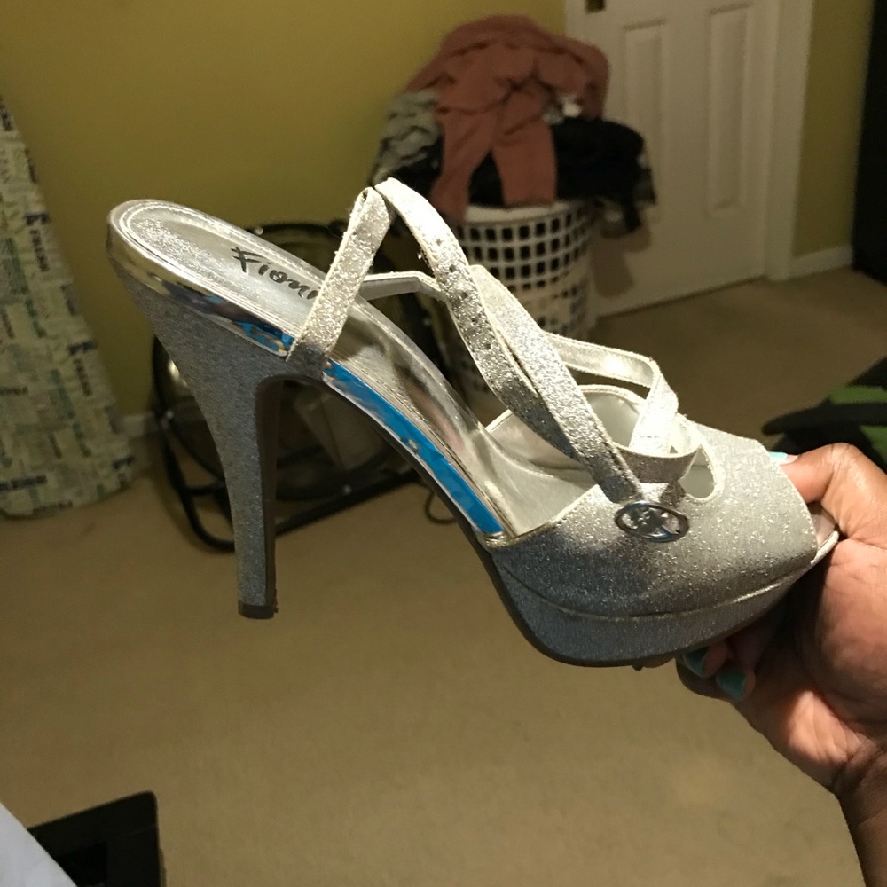 Shoes - Picture 1 of 3